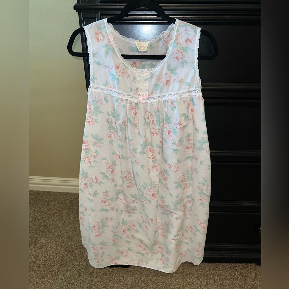 Carriage Court Nightgown